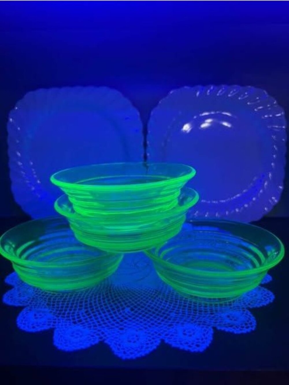 Set Of 4 Vintage Uranium Glass Ribbed Berry/Dessert Bowls 4 5/8" X 2" Glows UV - Picture 2 of 5